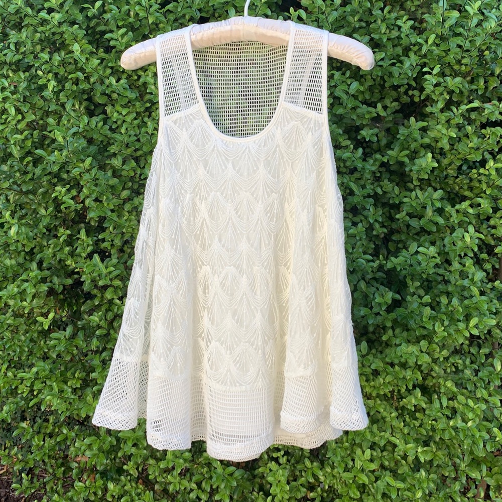 Boutique ‘Mystree’ Gauzy White Flowy Top